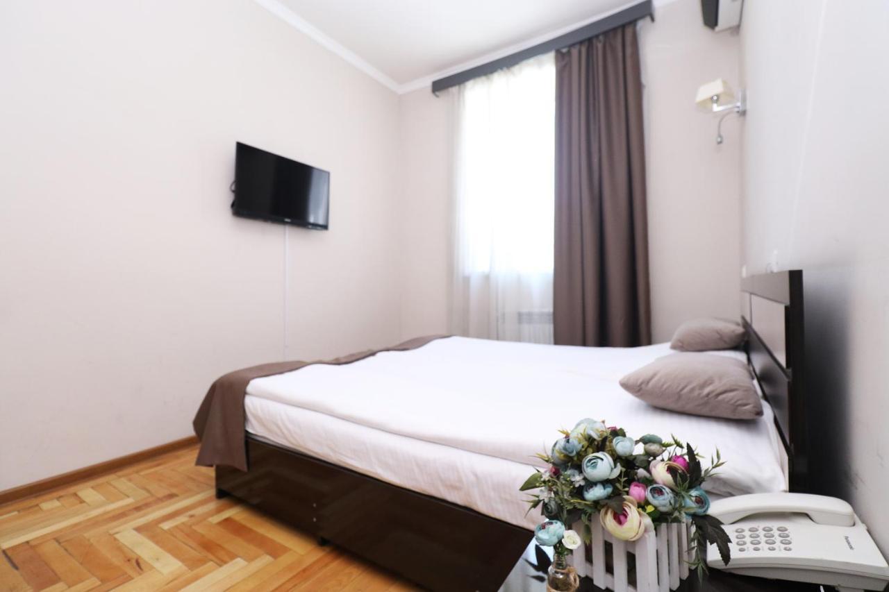 Hotel Tigran Mets Єреван Екстер'єр фото
